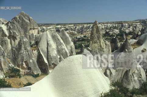 ( TURCHIA ) CAPPADOCIA : VALLE DI GOREME - CITTA RUPESTRE  -  © 1986 Graziano Arici/Rosebud2 / GEO