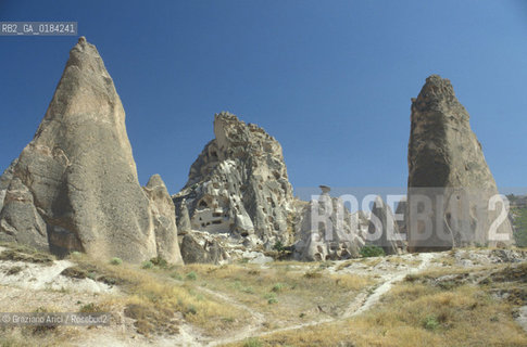 ( TURCHIA ) CAPPADOCIA : VALLE DI GOREME - CITTA RUPESTRE  -  © 1986 Graziano Arici/Rosebud2 / GEO