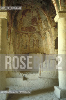 ( TURCHIA ) CAPPADOCIA : VALLE DI GOREME - CHIESA RUPESTRE  -  © 1986 Graziano Arici/Rosebud2 / GEO / AFFRESCHI