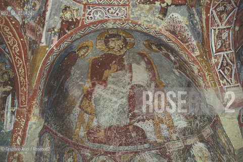 ( TURCHIA ) CAPPADOCIA : VALLE DI GOREME - CHIESA RUPESTRE  -  © 1986 Graziano Arici/Rosebud2 / GEO / AFFRESCHI