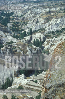 ( TURCHIA ) CAPPADOCIA : VALLE DI GOREME - CITTA RUPESTRE  -  © 1986 Graziano Arici/Rosebud2 / GEO