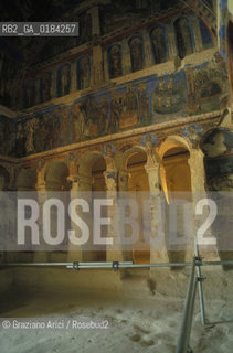 ( TURCHIA ) CAPPADOCIA : VALLE DI GOREME - CHIESA RUPESTRE  -  © 1986 Graziano Arici/Rosebud2 / GEO / AFFRESCHI