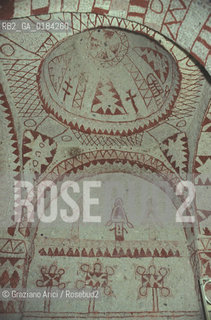 ( TURCHIA ) CAPPADOCIA : VALLE DI GOREME - CHIESA RUPESTRE  -  © 1986 Graziano Arici/Rosebud2 / GEO / AFFRESCHI