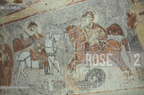 ( TURCHIA ) CAPPADOCIA : VALLE DI GOREME - CHIESA RUPESTRE  -  © 1986 Graziano Arici/Rosebud2 / GEO / AFFRESCHI / S.GIORGIO