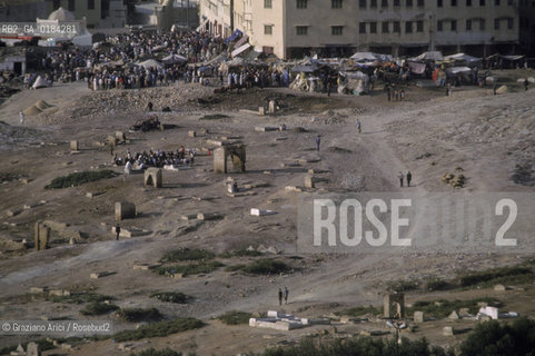 ( MAROCCO ) FEZ : VISTA DELLA MEDINA E DI UN CIMITERO ISLAMICO - FES EL BALI  - © 1996 Graziano Arici/Rosebud2 / GEO /