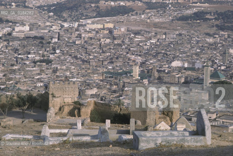 ( MAROCCO ) FEZ : LA NECROPOLI MERINIDE E LA MEDINA - © 1996 Graziano Arici/Rosebud2 / GEO /