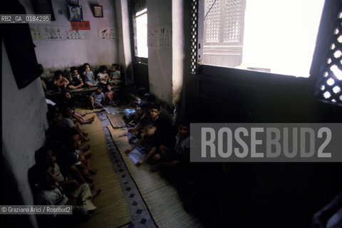 ( MAROCCO ) FEZ : STRADA DELLA MEDINA - FES EL BALI  MADRASA - SCUOLA CORANICA - © 1996 Graziano Arici/Rosebud2 / GEO