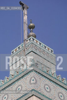 ( MAROCCO ) FEZ : STRADA DELLA MEDINA - FES EL BALI  MINARETO - © 1996 Graziano Arici/Rosebud2 / GEO