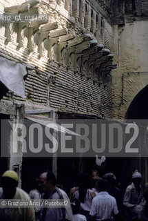 ( MAROCCO ) FEZ : STRADA DELLA MEDINA - FES EL BALI  OROLOGIO CARILLON AD ACQUA - © 1996 Graziano Arici/Rosebud2 / GEO