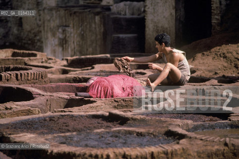 ( MAROCCO ) FEZ : STRADA DELLA MEDINA - FES EL BALI  SOUK DEI TINTORI - © 1996 Graziano Arici/Rosebud2 / GEO /