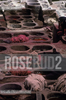 ( MAROCCO ) FEZ : STRADA DELLA MEDINA - FES EL BALI  SOUK DEI TINTORI - © 1996 Graziano Arici/Rosebud2 / GEO /