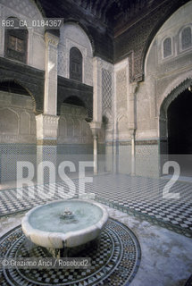 ( MAROCCO ) FEZ :  FES EL BALI  - MEDERSA  (MADRASA ) SCUOLA CORANICA ATTARINE   - © 1996 Graziano Arici/Rosebud2 / GEO / FONTANA