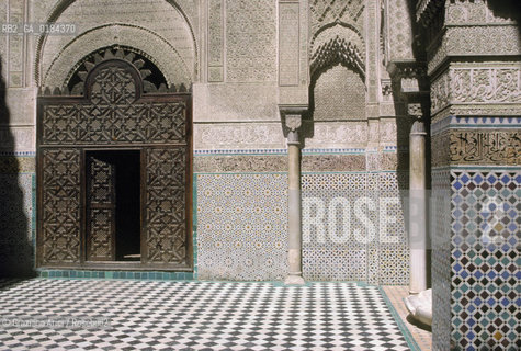 ( MAROCCO ) FEZ :  FES EL BALI  - MEDERSA  (MADRASA ) SCUOLA CORANICA ATTARINE   - © 1996 Graziano Arici/Rosebud2 / GEO