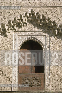 ( MAROCCO ) FEZ :  FES EL BALI  - MEDERSA  (MADRASA ) SCUOLA CORANICA BOU INANIA   - © 1996 Graziano Arici/Rosebud2 / GEO / FINESTRA