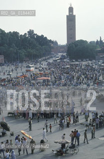 ( MAROCCO ) MARRAKECH :  LA PIAZZA JEMAA EL FNA  - © 1996 Graziano Arici/Rosebud2 / GEO