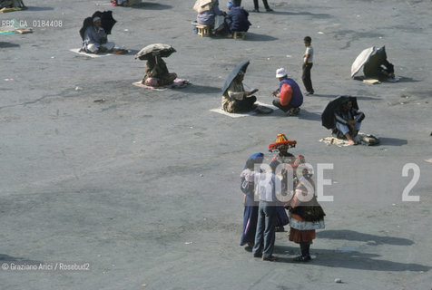 ( MAROCCO ) MARRAKECH :  LA PIAZZA JEMAA EL FNA  - © 1996 Graziano Arici/Rosebud2 / GEO