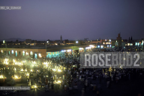 ( MAROCCO ) MARRAKECH :  LA PIAZZA JEMAA EL FNA - © 1996 Graziano Arici/Rosebud2 / GEO