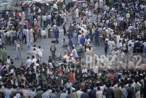 ( MAROCCO ) MARRAKECH :  LA PIAZZA JEMAA EL FNA  - © 1996 Graziano Arici/Rosebud2 / GEO
