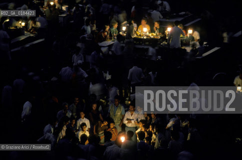 ( MAROCCO ) MARRAKECH :  LA PIAZZA JEMAA EL FNA  - © 1996 Graziano Arici/Rosebud2 / GEO