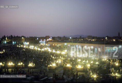 ( MAROCCO ) MARRAKECH :  LA PIAZZA JEMAA EL FNA  - © 1996 Graziano Arici/Rosebud2 / GEO