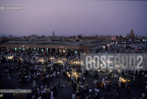 ( MAROCCO ) MARRAKECH :  LA PIAZZA JEMAA EL FNA  - © 1996 Graziano Arici/Rosebud2 / GEO