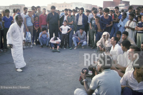 ( MAROCCO ) MARRAKECH :  LA PIAZZA JEMAA EL FNA - CANTASTORIE  - © 1996 Graziano Arici/Rosebud2 / GEO