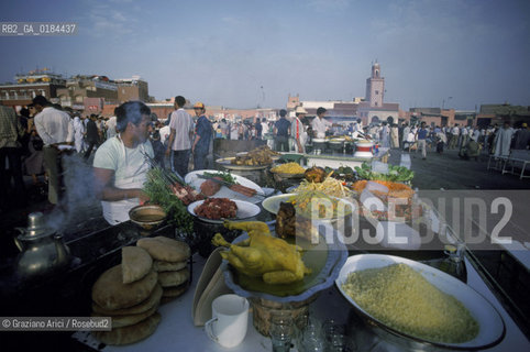 ( MAROCCO ) MARRAKECH :  LA PIAZZA JEMAA EL FNA  - RISTORANTE - © 1996 Graziano Arici/Rosebud2 / GEO / GASTRONOMIA