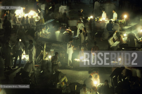 ( MAROCCO ) MARRAKECH :  LA PIAZZA JEMAA EL FNA   - © 1996 Graziano Arici/Rosebud2 / GEO