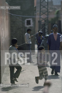 ( MAROCCO ) MARRAKECH :  MEDINA - FILATORI  - © 1996 Graziano Arici/Rosebud2 / GEO