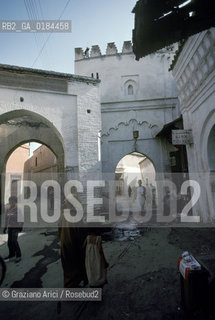 ( MAROCCO ) MARRAKECH : UNA STRADA DELLA  MEDINA  - © 1996 Graziano Arici/Rosebud2 / GEO