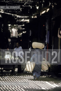 ( MAROCCO ) MARRAKECH :  -  MEDINA - I  SOUKS  - © 1996 Graziano Arici/Rosebud2 / GEO / MERCATO
