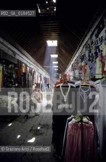 ( MAROCCO ) MARRAKECH :  -  MEDINA - I  SOUKS  - © 1996 Graziano Arici/Rosebud2 / GEO / MERCATO