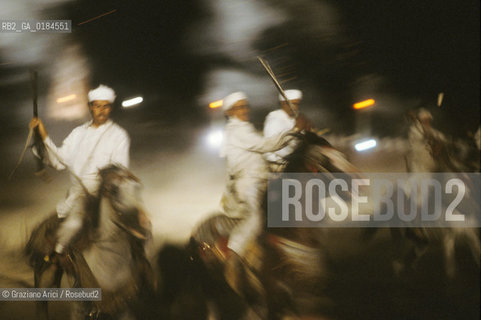 ( MAROCCO ) MARRAKECH :  - SPETTACOLO FOLKLORISTICO  - © 1996 Graziano Arici/Rosebud2 / GEO / TURISMO