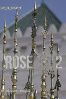 ( MAROCCO ) RABAT :  IL MAUSOLEO DI RE MOHAMED V  - GUARDIE A CAVALLO  - © 1996 Graziano Arici/Rosebud2 / GEO /