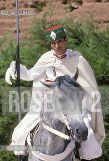 ( MAROCCO ) RABAT :  IL MAUSOLEO DI RE MOHAMED V  - GUARDIE A CAVALLO  - © 1996 Graziano Arici/Rosebud2 / GEO /