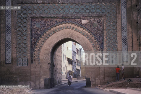 ( MAROCCO ) MEKNES :  LA PORTA BAB EL KHEMIS  - © 1996 Graziano Arici/Rosebud2 / GEO /