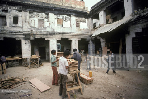 ( MAROCCO ) MEKNES : I SOUKS   - © 1996 Graziano Arici/Rosebud2 / GEO / ARTIGIANATO / FONDACO /