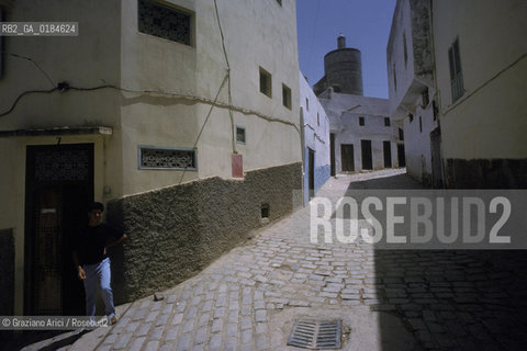 ( MAROCCO ) MOULAY IDRISS : UNA STRADA DELLA MEDINA   - © 1996 Graziano Arici/Rosebud2 / GEO /
