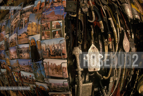 ( MAROCCO ) OGGETTI TURISTICI   - © 1996 Graziano Arici/Rosebud2 / GEO /