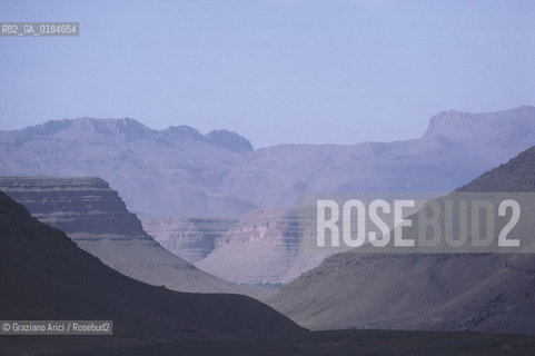 ( MAROCCO ) MAROCCO DEL SUD :IL MASSICCIO DELLATLANTE NEI DITORNI DI  ER-RACHIDIA   - © 1996 Graziano Arici/Rosebud2 / GEO /