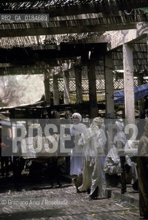 ( MAROCCO ) MAROCCO DEL SUD : ZONA PRESEDERTICA DEL TAFILALET  - OASI DI RISSANI - © 1996 Graziano Arici/Rosebud2 / GEO / MERCATO