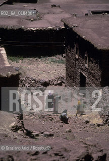 ( MAROCCO ) ALTO ATLANTE : VILLAGGIO  - © 1996 Graziano Arici/Rosebud2 / GEO
