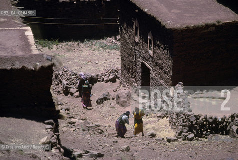 ( MAROCCO ) ALTO ATLANTE : VILLAGGIO  - © 1996 Graziano Arici/Rosebud2 / GEO