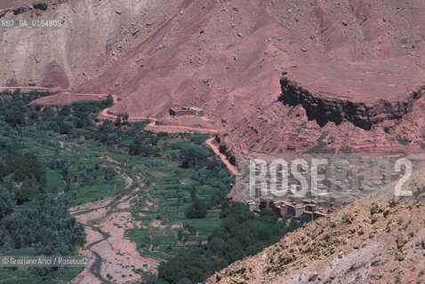 ( MAROCCO ) ALTO ATLANTE : VILLAGGIO  - © 1996 Graziano Arici/Rosebud2 / GEO