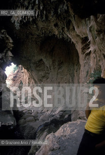 ( MAROCCO ) ALTO ATLANTE : PONTE NATURALE DI IMI NFRI  - © 1996 Graziano Arici/Rosebud2 / GEO