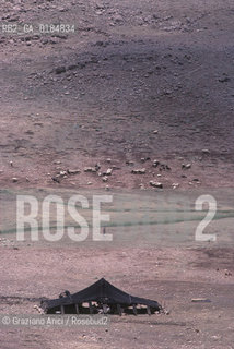 ( MAROCCO ) ALTO ATLANTE : TENDE DI BERBERI NOMADI - © 1996 Graziano Arici/Rosebud2 / GEO