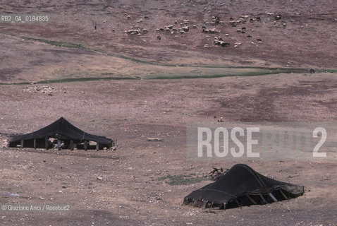 ( MAROCCO ) ALTO ATLANTE : TENDE DI BERBERI NOMADI - © 1996 Graziano Arici/Rosebud2 / GEO