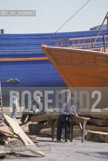 ( MAROCCO ) COSTA ATLANTICA : PORTO DI ESSAOUIRA - © 1996 Graziano Arici/Rosebud2 / GEO / CANTIERE NAVALE