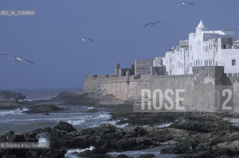 ( MAROCCO ) COSTA ATLANTICA : LE MURA DI ESSAOUIRA - © 1996 Graziano Arici/Rosebud2 / GEO