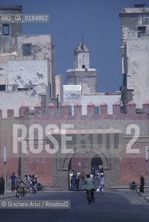 ( MAROCCO ) COSTA ATLANTICA : LE MURA DI ESSAOUIRA - © 1996 Graziano Arici/Rosebud2 / GEO